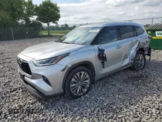 ✅ 2020 Toyota Highlander Platinum • VIN: 5TDFZRBH6LS041547 • Лот: 69856105. Опубликован ранее на Copart с пробегом 62 975 миль. Бесплатный доступ к архиву аукционных продаж из США и подробный отчёт об истории автомобиля на DreamBid. Изображение 1.