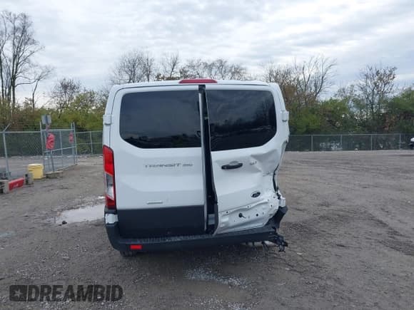 ✅ 2025 Ford Transit Passenger XLT • VIN: 1FBAX2YG7SKA40973 • Лот: 43376062. Опубликован ранее на IAAI с пробегом 18 918 миль. Бесплатный доступ к архиву аукционных продаж из США и подробный отчёт об истории автомобиля на DreamBid. Изображение 17.