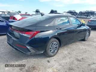 2024 Hyundai Elantra SEL с VIN KMHLM4DG3RU829078, выставлен на аукционе IAAI как лот 43141419 с пробегом 6 334 миль миль и . История ставок и продаж доступна на DreamBid. Изображение 4.