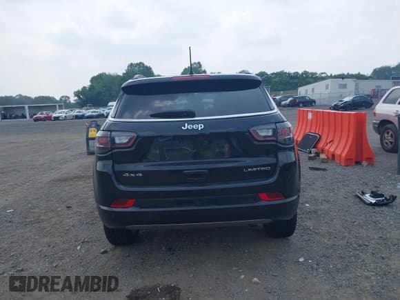 ✅ 2024 Jeep Compass Limited • VIN: 3C4NJDCN8RT139858 • Lot: 42921018. Listed on IAAI with 8,749 mi. Free auction sales archive from the USA and detailed vehicle history report at DreamBid. Image 16.