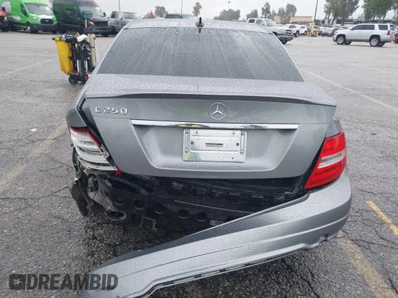 ✅ 2014 Mercedes-Benz C 250 Sport • VIN: WDDGF4HBXEG253583 • Lot: 42189407. Wystawiony na IAAI z przebiegiem 134 896 mil. Bezpłatny archiwum sprzedaży aukcyjnych z USA i szczegółowy raport historii pojazdu na DreamBid. Zdjęcie 16.