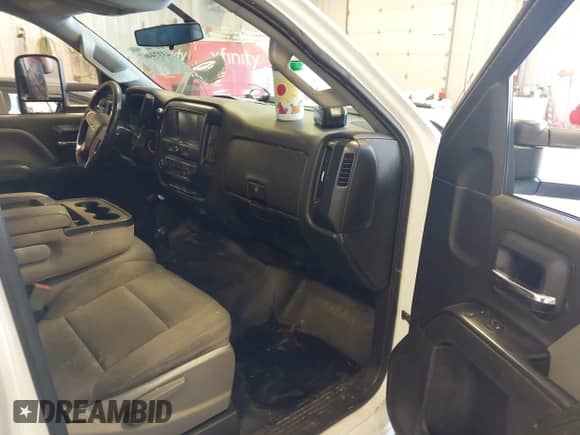 2016 Chevrolet Silverado 2500HD Work Truck z VIN 1GC1KUEG8GF104724, wystawiony jako IAAI lot #43374467 z przebiegiem Nie podano mil oraz . Historia ofert i sprzedaży dostępna na DreamBid. Obrazek 5.