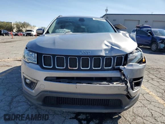 ✅ 2019 Jeep Compass Latitude • VIN: 3C4NJCBB4KT706266 • Lot: 80528075. Listed on Copart with 142,410 mi. Free auction sales archive from the USA and detailed vehicle history report at DreamBid. Image 5.