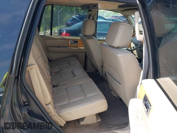 ✅ 2007 Lincoln Navigator • VIN: 5LMFU28527LJ11046 • Lot: 42651633. Wystawiony na IAAI z przebiegiem 176 923 mil. Bezpłatny archiwum sprzedaży aukcyjnych z USA i szczegółowy raport historii pojazdu na DreamBid. Zdjęcie 8.