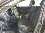 ✅ 2017 Kia Sorento LX • VIN: 5XYPG4A35HG297623 • Лот: 94294965. Опубликован ранее на Copart с пробегом 120 279 миль. Бесплатный доступ к архиву аукционных продаж из США и подробный отчёт об истории автомобиля на DreamBid. Изображение 7.