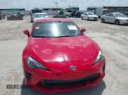✅ 2017 Toyota 86 • VIN: JF1ZNAA11H8700795 • Лот: 42552131. Опубликован ранее на IAAI с пробегом 110 905 миль. Бесплатный доступ к архиву аукционных продаж из США и подробный отчёт об истории автомобиля на DreamBid. Изображение 6.