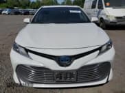 ✅ 2019 Toyota Camry Hybrid XLE • VIN: 4T1B21HK2KU513529 • Лот: 64731445. Опубликован ранее на Copart с пробегом 124 706 миль. Бесплатный доступ к архиву аукционных продаж из США и подробный отчёт об истории автомобиля на DreamBid. Изображение 5.
