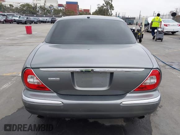 ✅ 2006 Jaguar XJ Vanden Plas • VIN: SAJWA82B76SH10941 • Лот: 42159262. Опубликован ранее на IAAI с пробегом 134 886 миль. Бесплатный доступ к архиву аукционных продаж из США и подробный отчёт об истории автомобиля на DreamBid. Изображение 16.