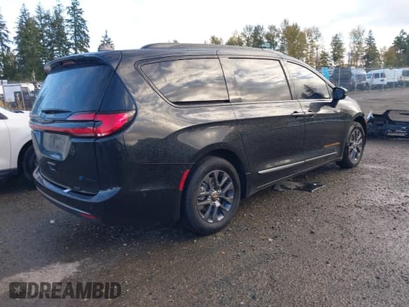 ✅ 2023 Chrysler Pacifica Hybrid Touring L • VIN: 2C4RC1L71PR589069 • Lot: 43541878. Listed on IAAI with 79,343 mi. Free auction sales archive from the USA and detailed vehicle history report at DreamBid. Image 4.