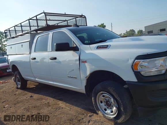 ✅ 2022 Ram 2500 Tradesman • VIN: 3C6UR5HJ8NG177469 • Lot: 42866217. Listed on IAAI with 110,607 mi. Free auction sales archive from the USA and detailed vehicle history report at DreamBid. Image 13.