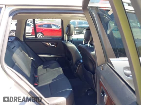 ✅ 2013 Mercedes-Benz GLK 350 • VIN: WDCGG5HB9DG142674 • Лот: 42896394. Опубликован ранее на IAAI с пробегом 137 684 миль. Бесплатный доступ к архиву аукционных продаж из США и подробный отчёт об истории автомобиля на DreamBid. Изображение 8.