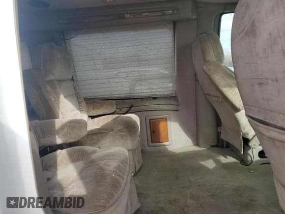 ✅ 2000 GMC Savana Cargo RV Conversion • VIN: 1GDFG15R9Y1177683 • Lot: 43761105. Wystawiony na Copart z przebiegiem 134 067 mil. Bezpłatny archiwum sprzedaży aukcyjnych z USA i szczegółowy raport historii pojazdu na DreamBid. Zdjęcie 10.