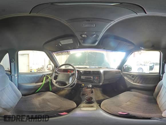 1996 Chevrolet Blazer z VIN 1GNCT18W0TK221519, wystawiony jako Copart lot #61718135 z przebiegiem 129 589 mil mil oraz Czysty tytuł • Clean title. Historia ofert i sprzedaży dostępna na DreamBid. Obrazek 15.