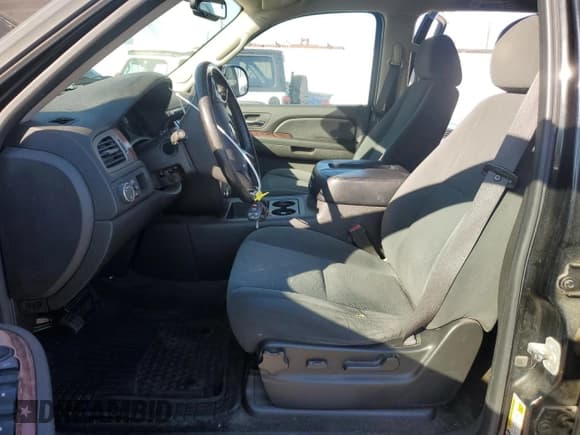 ✅ 2008 Chevrolet Suburban 3LT • VIN: 1GNFC16J28J188573 • Lot: 82475484. Wystawiony na Copart z przebiegiem 278 733 mil. Bezpłatny archiwum sprzedaży aukcyjnych z USA i szczegółowy raport historii pojazdu na DreamBid. Zdjęcie 7.