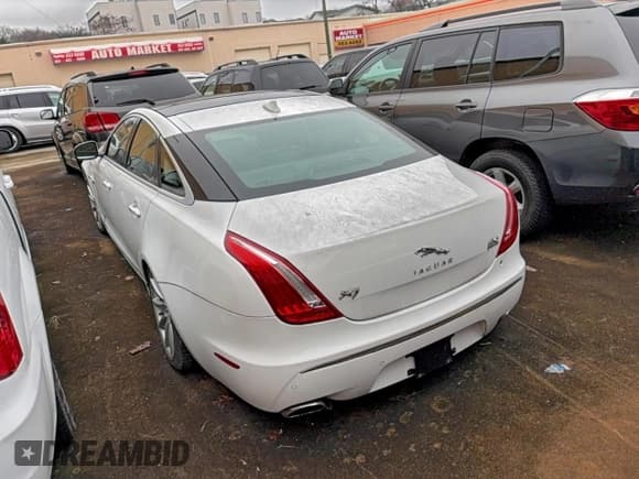 ✅ 2013 Jaguar XJ • VIN: SAJWJ1CD7D8V49599 • Lot: 96119395. Wystawiony na Copart z przebiegiem 133 163 mil. Bezpłatny archiwum sprzedaży aukcyjnych z USA i szczegółowy raport historii pojazdu na DreamBid. Zdjęcie 3.