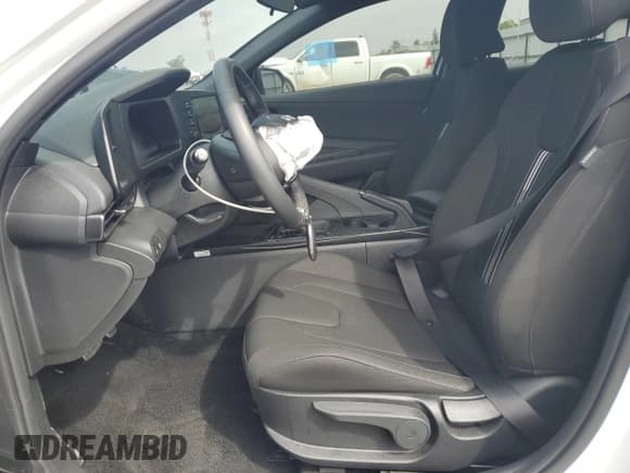 ✅ 2025 Hyundai Elantra SEL Sport • VIN: KMHLM4DG1SU993984 • Lot: 81592165. Listed on Copart with 7,163 mi. Free auction sales archive from the USA and detailed vehicle history report at DreamBid. Image 7.