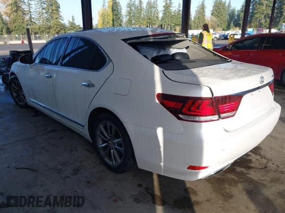 ✅ 2013 Lexus LS 460 • VIN: JTHBL5EF8D5119724 • Lot: 43566111. Wystawiony na IAAI z przebiegiem 61 204 mil. Bezpłatny archiwum sprzedaży aukcyjnych z USA i szczegółowy raport historii pojazdu na DreamBid. Zdjęcie 3.