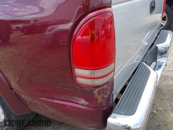 ✅ 2003 Dodge Dakota SLT • VIN: 1D7HL48N63S281141 • Lot: 42456145. Wystawiony na IAAI z przebiegiem 202 935 mil. Bezpłatny archiwum sprzedaży aukcyjnych z USA i szczegółowy raport historii pojazdu na DreamBid. Zdjęcie 6.