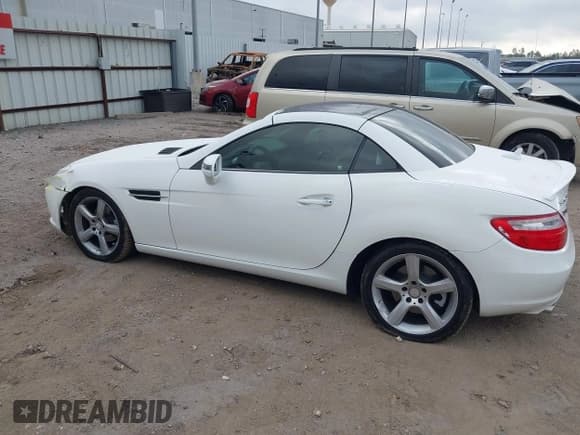 ✅ 2014 Mercedes-Benz SLK 250 • VIN: WDDPK4HA7EF081313 • Lot: 41520329. Wystawiony na IAAI z przebiegiem 53 031 mil. Bezpłatny archiwum sprzedaży aukcyjnych z USA i szczegółowy raport historii pojazdu na DreamBid. Zdjęcie 14.