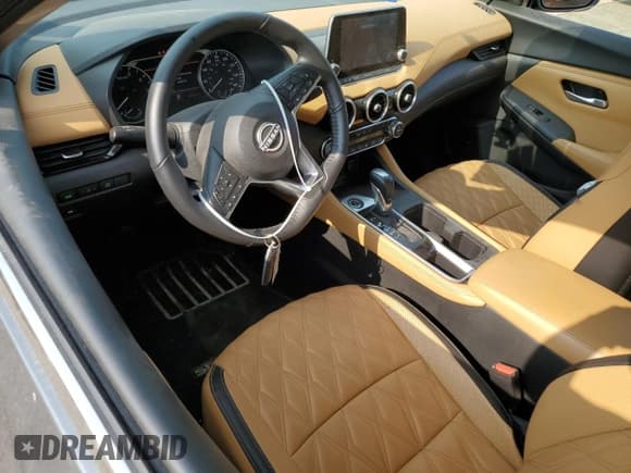 ✅ 2024 Nissan Sentra SV • VIN: 3N1AB8CV0RY390950 • Lot: 67613825. Wystawiony na Copart z przebiegiem 37 349 mil. Bezpłatny archiwum sprzedaży aukcyjnych z USA i szczegółowy raport historii pojazdu na DreamBid. Zdjęcie 8.