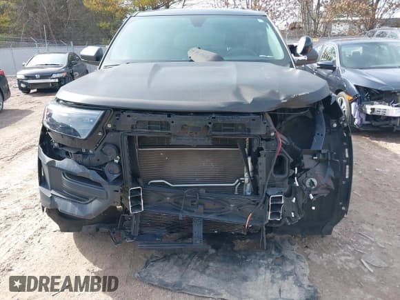 ✅ 2020 Ford Police Interceptor Utility • VIN: 1FM5K8AB2LGC51317 • Lot: 41755681. Wystawiony na IAAI z przebiegiem 102 945 mil. Bezpłatny archiwum sprzedaży aukcyjnych z USA i szczegółowy raport historii pojazdu na DreamBid. Zdjęcie 12.