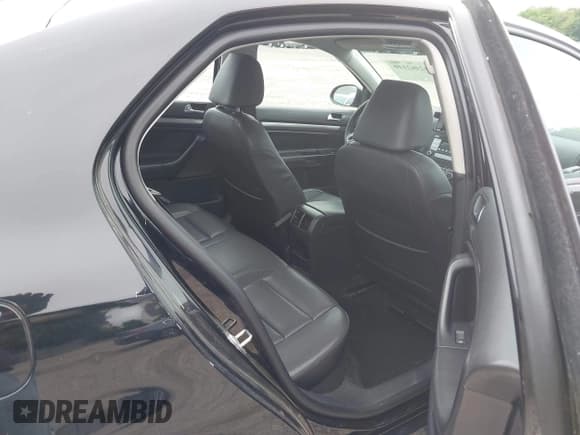 ✅ 2010 Volkswagen Jetta Limited Edition • VIN: 3VWRZ7AJ0AM105047 • Lot: 42462140. Listed on IAAI with 199,668 mi. Free auction sales archive from the USA and detailed vehicle history report at DreamBid. Image 8.