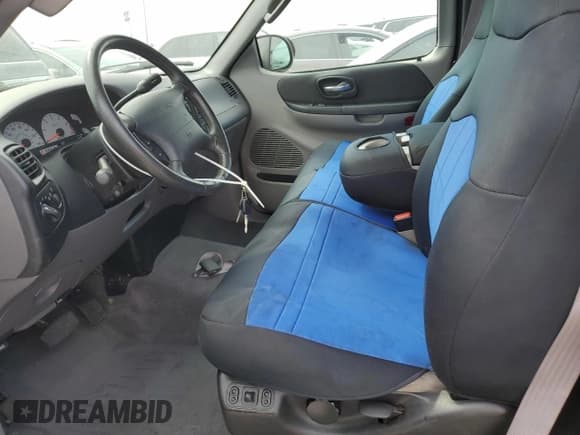 ✅ 2003 Ford F-150 Lightning • VIN: 2FTRF073X3CA69247 • Лот: 76484874. Опубликован ранее на Copart с пробегом Не указан. Бесплатный доступ к архиву аукционных продаж из США и подробный отчёт об истории автомобиля на DreamBid. Изображение 7.