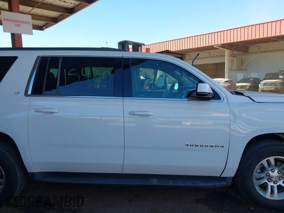 ✅ 2016 Chevrolet Suburban LT • VIN: 1GNSCHKC8GR465273 • Lot: 43622891. Wystawiony na IAAI z przebiegiem 177 835 mil. Bezpłatny archiwum sprzedaży aukcyjnych z USA i szczegółowy raport historii pojazdu na DreamBid. Zdjęcie 13.