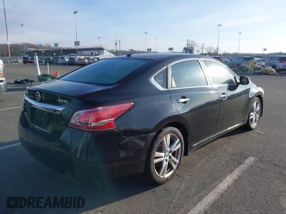 ✅ 2013 Nissan Altima S • VIN: 1N4BL3AP6DC916818 • Lot: 43888349. Listed on IAAI with 132,301 mi. Free auction sales archive from the USA and detailed vehicle history report at DreamBid. Image 4.