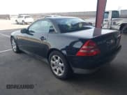 ✅ 1998 Mercedes-Benz SLK 230/320 • VIN: WDBKK47F5WF025775 • Lot: 43853231. Listed on IAAI with 194,697 mi. Free auction sales archive from the USA and detailed vehicle history report at DreamBid. Image 3.