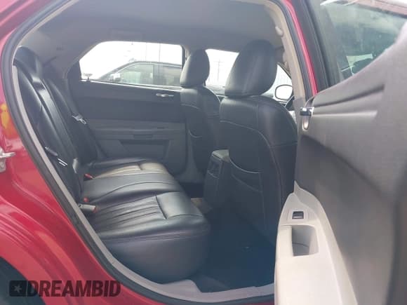 ✅ 2007 Chrysler 300 • VIN: 2C3LA43R97H772230 • Lot: 42290858. Listed on IAAI with 138,472 mi. Free auction sales archive from the USA and detailed vehicle history report at DreamBid. Image 8.