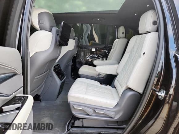 ✅ 2025 Cadillac ESCALADE IQ • VIN: 1GYTEEKL7SU100315 • Lot: 64686955. Listed on Copart with 3,564 mi. Free auction sales archive from the USA and detailed vehicle history report at DreamBid. Image 11.