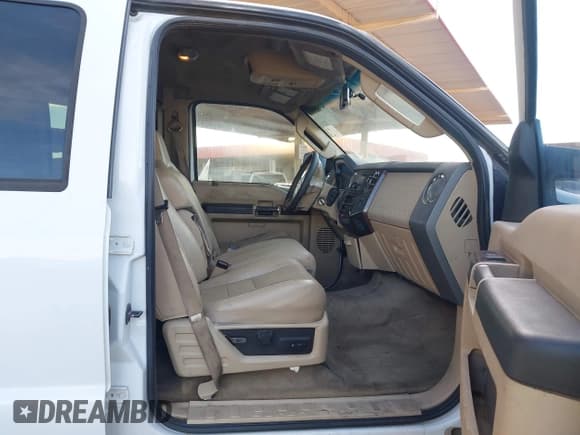 ✅ 2008 Ford F-350 XL • VIN: 1FTSW31R08EA11567 • Lot: 43819801. Wystawiony na IAAI z przebiegiem 330 235 mil. Bezpłatny archiwum sprzedaży aukcyjnych z USA i szczegółowy raport historii pojazdu na DreamBid. Zdjęcie 5.