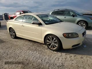 ✅ 2010 Volvo C70 • VIN: YV1672MC6AJ094221 • Лот: 78133834. Опубликован ранее на Copart с пробегом 76 498 миль. Бесплатный доступ к архиву аукционных продаж из США и подробный отчёт об истории автомобиля на DreamBid. Изображение 4.