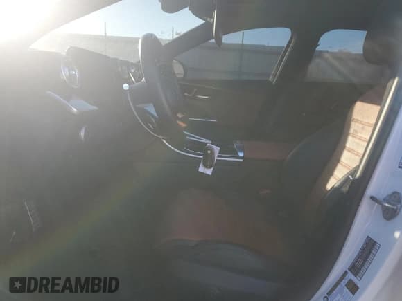 ✅ 2023 Mercedes-Benz C 43 AMG • VIN: W1KAF8HB3PR073401 • Lot: 87645465. Wystawiony na Copart z przebiegiem 27 805 mil. Bezpłatny archiwum sprzedaży aukcyjnych z USA i szczegółowy raport historii pojazdu na DreamBid. Zdjęcie 7.