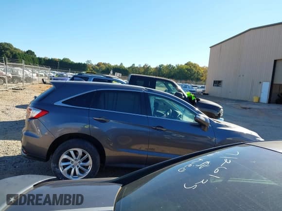✅ 2018 Acura RDX • VIN: 5J8TB4H34JL024008 • Lot: 43469084. Wystawiony na IAAI z przebiegiem 61 268 mil. Bezpłatny archiwum sprzedaży aukcyjnych z USA i szczegółowy raport historii pojazdu na DreamBid. Zdjęcie 14.