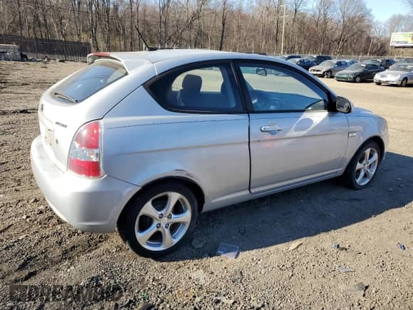 2009 Hyundai Accent Auto SE z VIN KMHCN36C29U139517, wystawiony jako Copart lot #50884025 z przebiegiem 55 814 mil mil oraz Nie do naprawy • Non repairable. Historia ofert i sprzedaży dostępna na DreamBid. Obrazek 3.