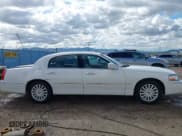 ✅ 2005 Lincoln Town Car Signature • VIN: 1LNHM81W35Y653807 • Lot: 42300578. Listed on IAAI with 120,022 mi. Free auction sales archive from the USA and detailed vehicle history report at DreamBid. Image 13.