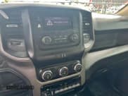 ✅ 2019 Ram 3500 Tradesman • VIN: 3C7WRSCL4KG661081 • Lot: 94827675. Wystawiony na Copart z przebiegiem 278 369 mil. Bezpłatny archiwum sprzedaży aukcyjnych z USA i szczegółowy raport historii pojazdu na DreamBid. Zdjęcie 13.