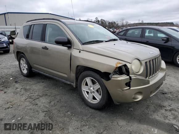 ✅ 2007 Jeep Compass Sport • VIN: 1J8FT47W57D118494 • Lot: 43722425. Wystawiony na Copart z przebiegiem 176 752 mil. Bezpłatny archiwum sprzedaży aukcyjnych z USA i szczegółowy raport historii pojazdu na DreamBid. Zdjęcie 4.