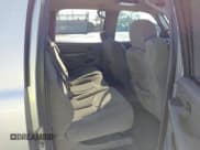 ✅ 2004 Chevrolet Suburban LT • VIN: 1GNEC16Z34J158980 • Lot: 43907498. Wystawiony na IAAI z przebiegiem 182 526 mil. Bezpłatny archiwum sprzedaży aukcyjnych z USA i szczegółowy raport historii pojazdu na DreamBid. Zdjęcie 8.