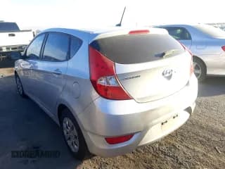 ✅ 2017 Hyundai Accent SE • VIN: KMHCT5AE7HU349412 • Lot: 63763332. Wystawiony na Copart z przebiegiem 68 929 mil. Bezpłatny archiwum sprzedaży aukcyjnych z USA i szczegółowy raport historii pojazdu na DreamBid. Zdjęcie 3.