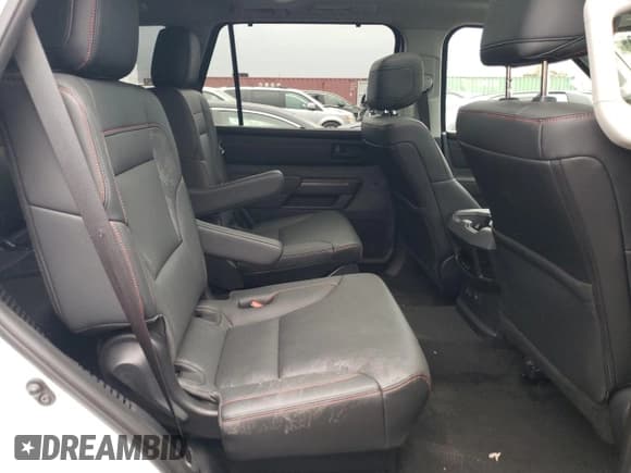 ✅ 2023 Toyota Sequoia SR5 • VIN: 7SVAAABA7PX012036 • Лот: 81135983. Опубликован ранее на Copart с пробегом 5 832 миль. Бесплатный доступ к архиву аукционных продаж из США и подробный отчёт об истории автомобиля на DreamBid. Изображение 11.