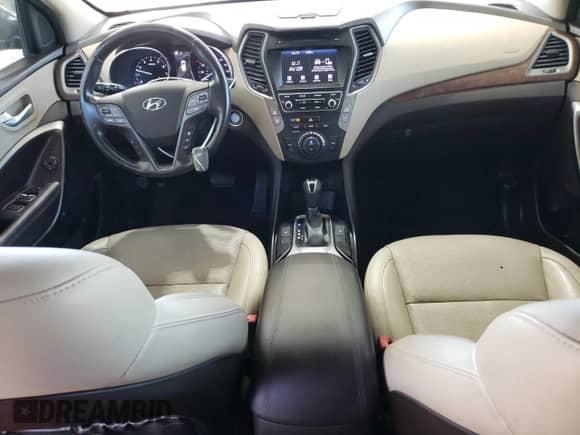 2018 Hyundai Santa Fe 2.4L z VIN 5XYZU3LB7JG543240, wystawiony jako Copart lot #89693095 z przebiegiem 121 636 mil mil oraz Czysty tytuł • Clean title. Historia ofert i sprzedaży dostępna na DreamBid. Obrazek 8.