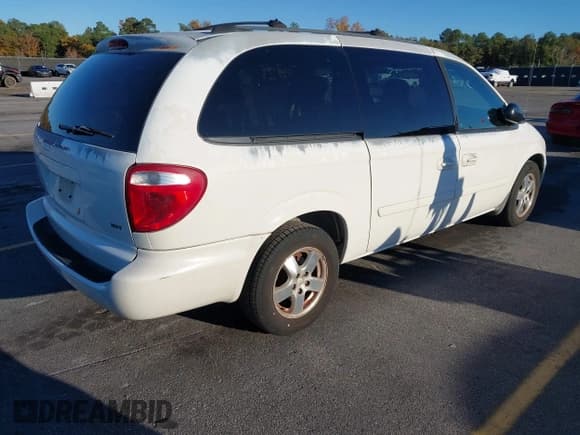 ✅ 2005 Dodge Caravan SXT • VIN: 2D4GP44L55R473236 • Лот: 43574197. Опубликован ранее на IAAI с пробегом 189 228 миль. Бесплатный доступ к архиву аукционных продаж из США и подробный отчёт об истории автомобиля на DreamBid. Изображение 4.