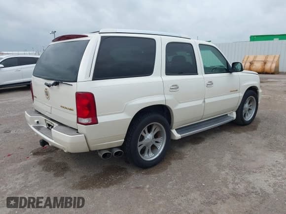 ✅ 2003 Cadillac Escalade • VIN: 1GYEC63T43R215381 • Лот: 42133080. Опубликован ранее на IAAI с пробегом 218 909 миль. Бесплатный доступ к архиву аукционных продаж из США и подробный отчёт об истории автомобиля на DreamBid. Изображение 4.