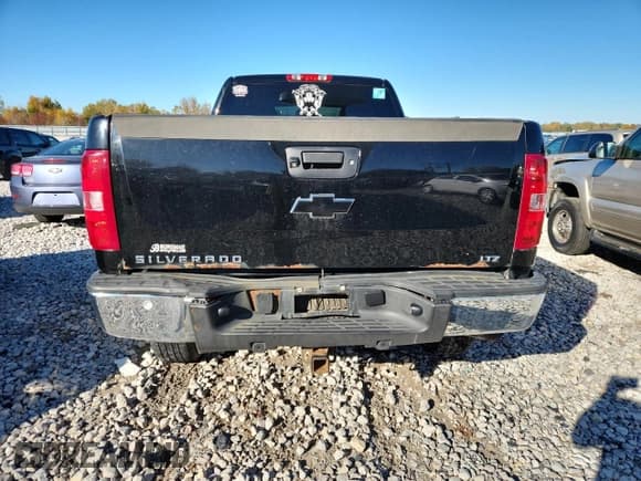 ✅ 2012 Chevrolet Silverado 1500 LTZ • VIN: 1GCRKTE75CZ266221 • Lot: 87268135. Wystawiony na Copart z przebiegiem 251 703 mil. Bezpłatny archiwum sprzedaży aukcyjnych z USA i szczegółowy raport historii pojazdu na DreamBid. Zdjęcie 6.