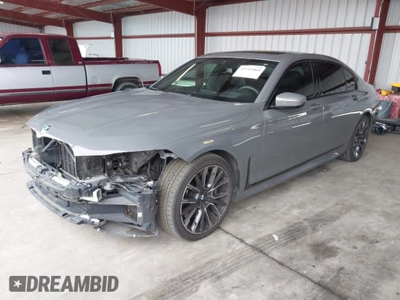 ✅ 2020 BMW 7 Series 740i • VIN: WBA7T2C00LGF96641 • Lot: 43747060. Wystawiony na IAAI z przebiegiem 115 514 mil. Bezpłatny archiwum sprzedaży aukcyjnych z USA i szczegółowy raport historii pojazdu na DreamBid. Zdjęcie 18.