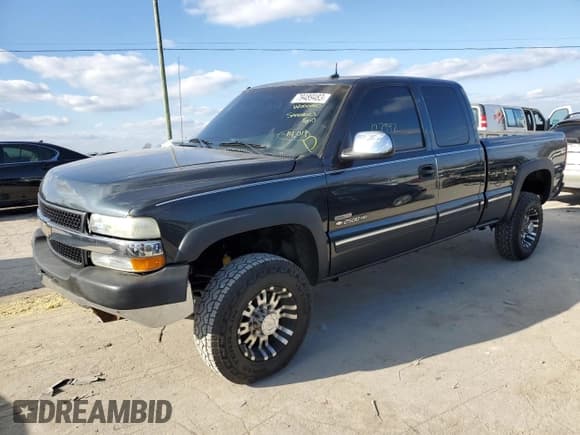 ✅ 2002 Chevrolet Silverado 2500HD LS • VIN: 1GCHC29122E276638 • Lot: 79489483. Wystawiony na Copart z przebiegiem 127 992 mil. Bezpłatny archiwum sprzedaży aukcyjnych z USA i szczegółowy raport historii pojazdu na DreamBid. Zdjęcie 1.