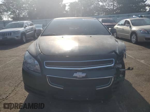 2010 Chevrolet Malibu 1LS z VIN 1G1ZB5EB2A4131409, wystawiony jako Copart lot #67846974 z przebiegiem 244 870 mil mil oraz Szkoda całkowita • Salvage title. Historia ofert i sprzedaży dostępna na DreamBid. Obrazek 5.
